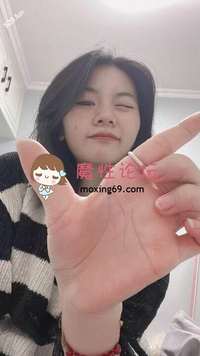 重庆奶茶店上班的C杯美女被摄影师忽悠抠逼 强上并内射[1V/4.5G][百度盘]-魔性福利