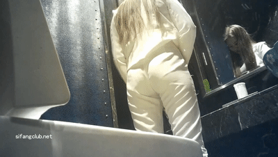 女厕全景偷拍多位漂亮的小姐姐嘘嘘各种美鲍【16v+2G】【百度盘】-魔性福利