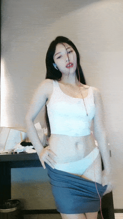 性感尤物紅唇美女！首次酒店約炮操逼！脫衣舞濕身誘惑，扶腰抽插無套内射 [2V 3148MB] [BT]-魔性福利