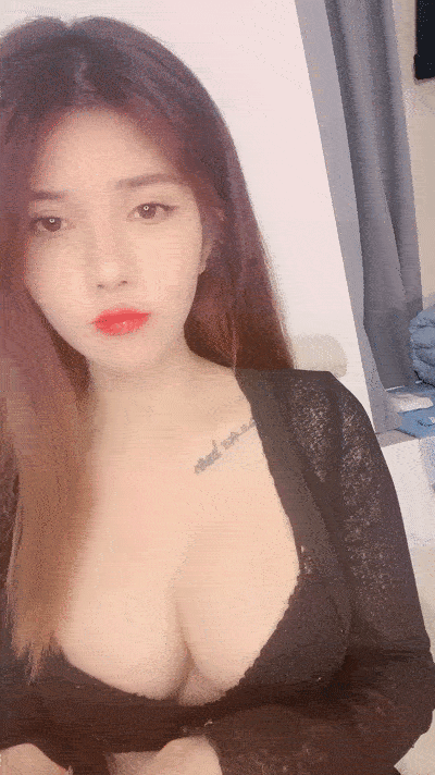 网红女神 【小江流影】 疯狂自慰 ，黑丝性感美腿 ，假屌磨蹭鲍鱼捅入  [2V ] [BT]-魔性福利