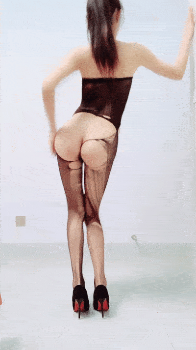 老铁还挺害羞,背对著镜头,扒下裤子就吃鸡巴~高颜值御姐美少妇KTV回馈男粉丝 [2V ] [BT]-魔性福利