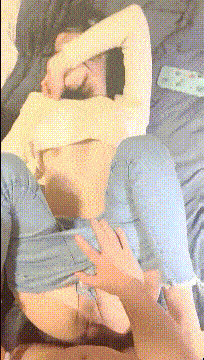 新来的18岁骚妹妹全程露脸深夜发骚，跟狼友互动奶子好小，逼逼很嫩掰开骚穴 [2V ] [BT]-魔性福利