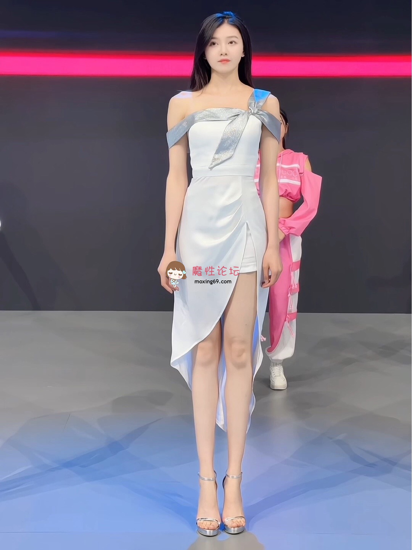 【极品美腿】抖音肖雨婷丨89W粉丝丨主页全部视频丨无水印-魔性福利