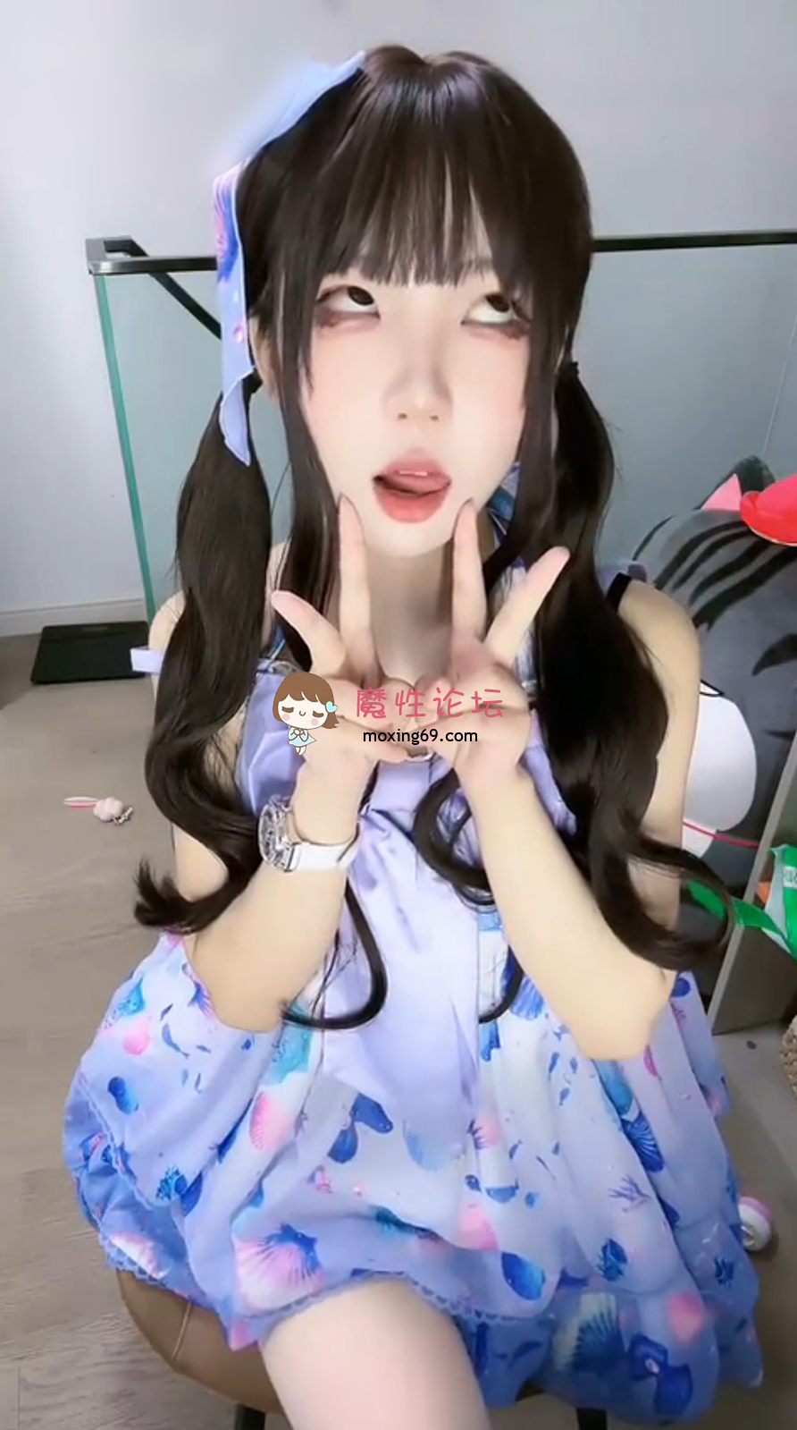 极品少萝-佐佐酱定制阿黑颜倒计时帮你寸止[1V/1.4G/度盘]-魔性福利